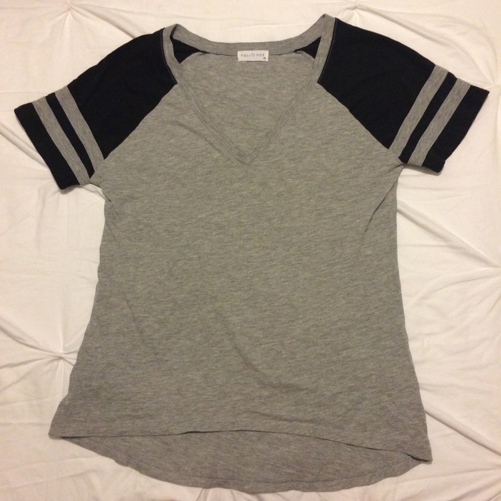 Tilly’s Full Tilt gray and black vneck T-shirt